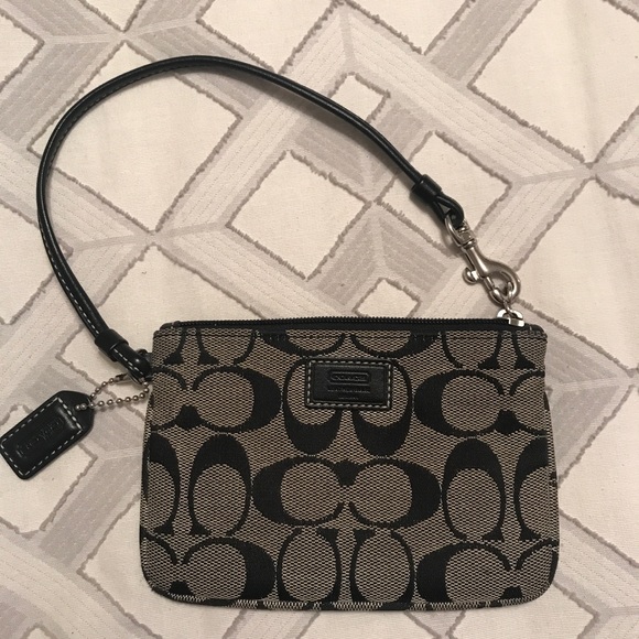Coach Handbags - Coach Wristlet